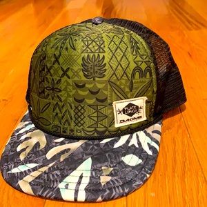 Dakine hat